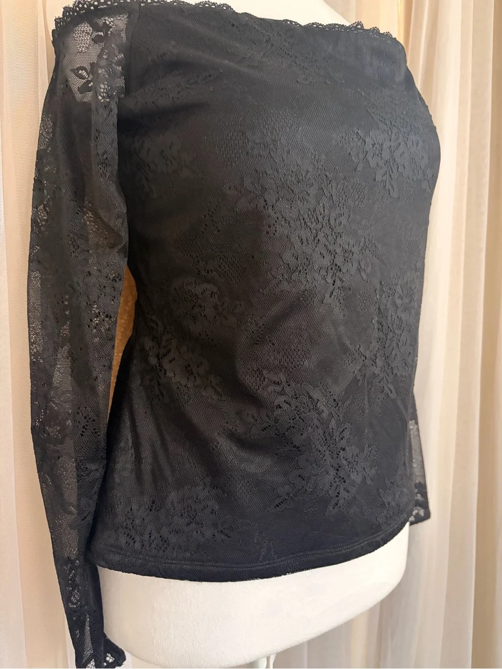 Abercrombie & Fitch Black Off-the-Shoulder Lace Long-Sleeve Top - Picture 5 of 8